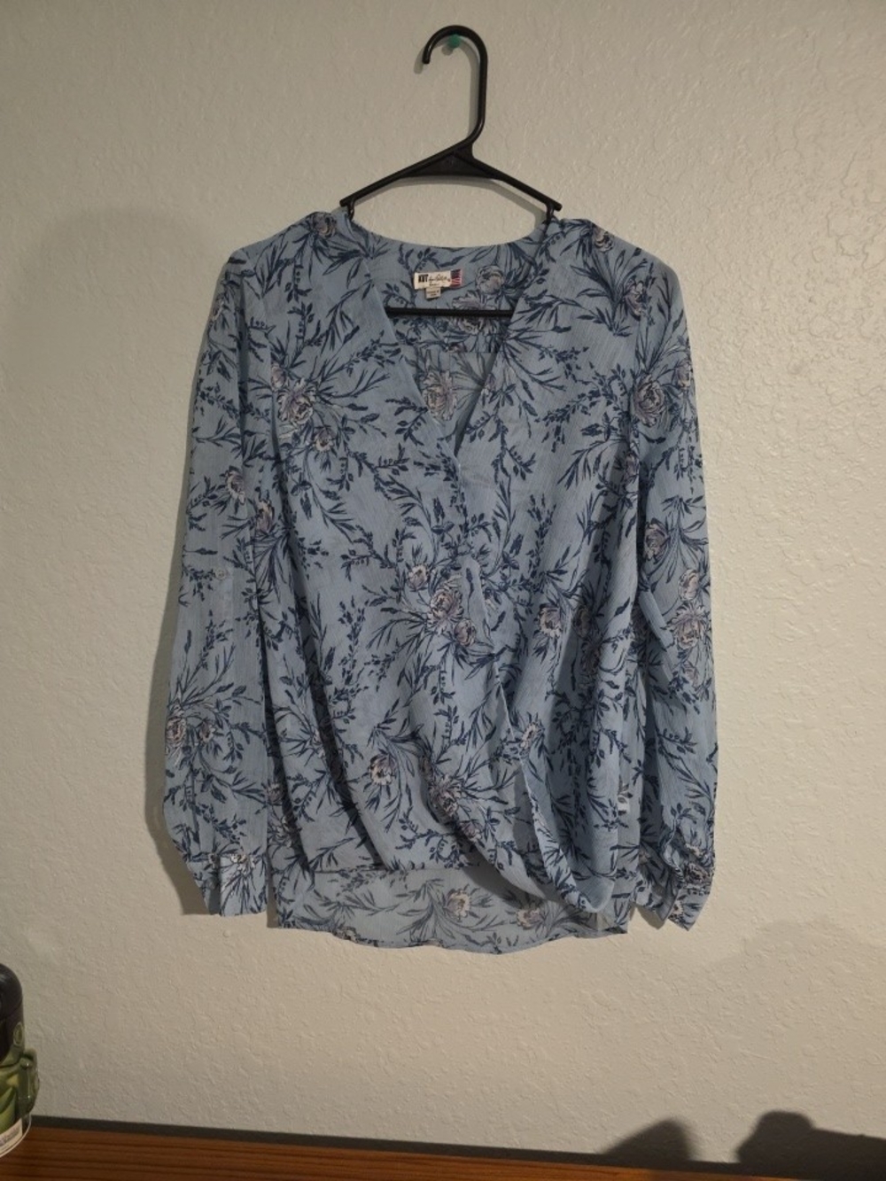 Kut from the Kloth Light Blue Floral V-Neck Long Sleeve Blouse
